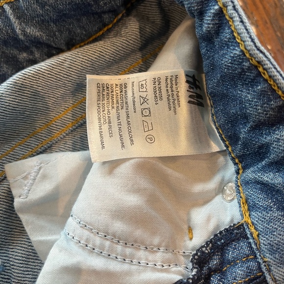 Distressed ultra high waist mom jeans - Picture 3 of 5